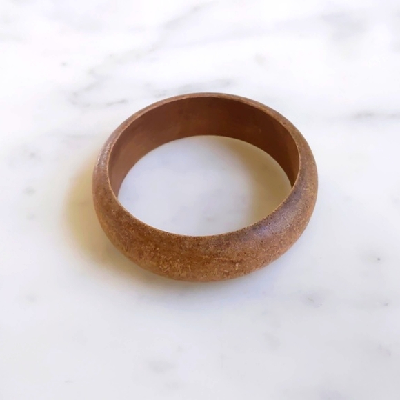 NWOT. Vintage 0.75" Wide Tan Wooden Bangle Bracelet. - Picture 1 of 2